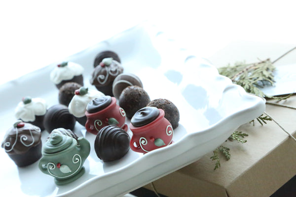 Combo Gift ~ 16-Piece ~ Christmas Tea & Cakes