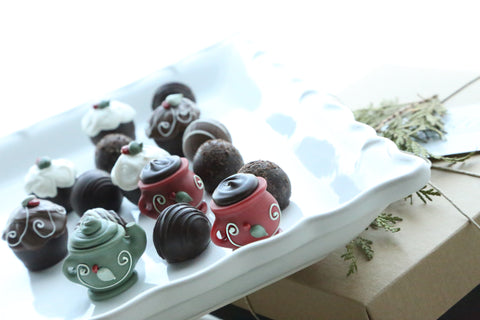 Combo Gift ~ 16-Piece ~ Christmas Tea & Cakes